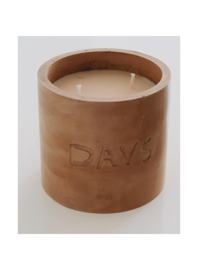 DAYS شمعة DAYS الفاخرة المصنوعة يدويًا - وعاء صديق للبيئة ذو طابع ترابي - Image 1